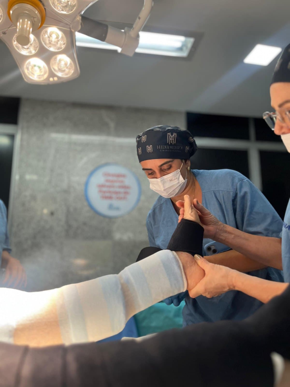Intervenção sendo realizada durante a cirurgia